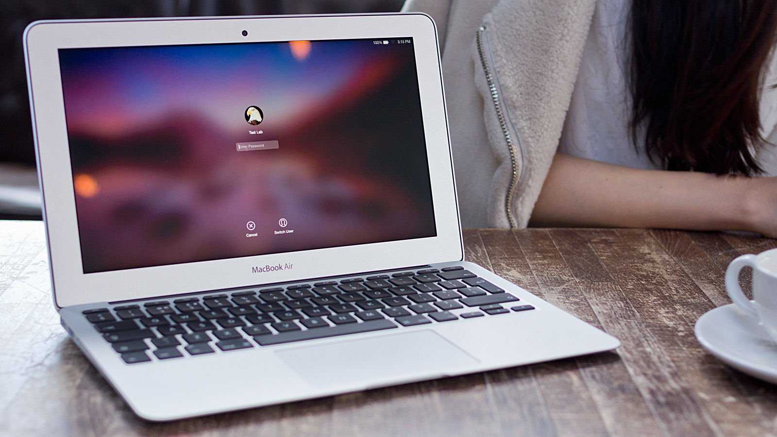 MacBook устройство, которое обязательно должно работать и не иметь, желательно, никаких погрешностей во внешнем виде и внутри