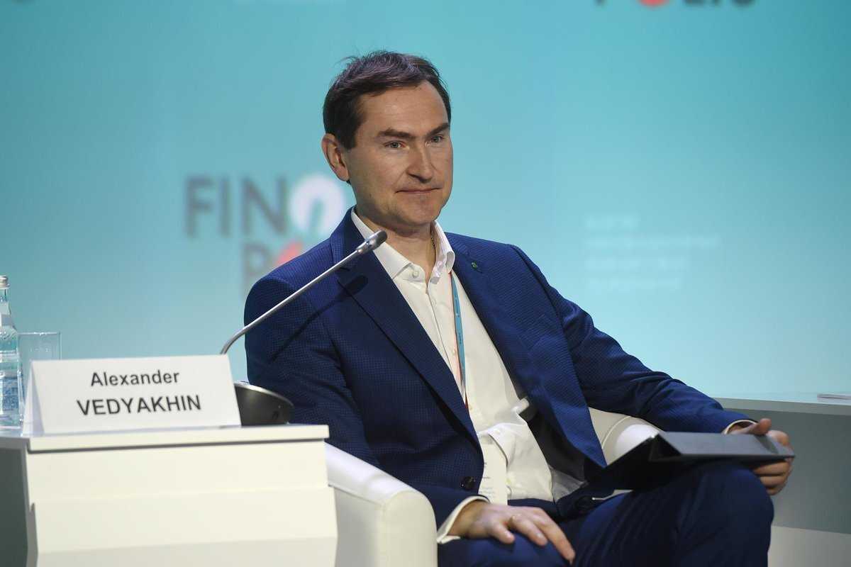 Топ-менеджеры сбербанка провели серию лекций для российских студентов