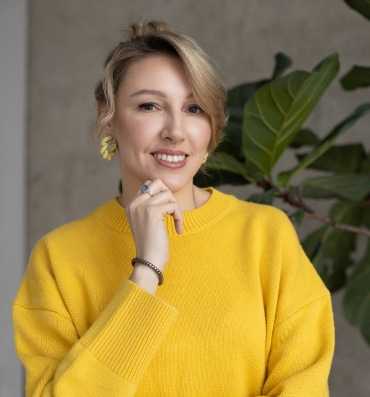 Алина Леонидовна Моносова краткая биография Детские годы и образование Работа на телевидении и дальнейший выбор профессии Изучение психологии и планы по открытию проекта по оказанию психологической помощи Выводы