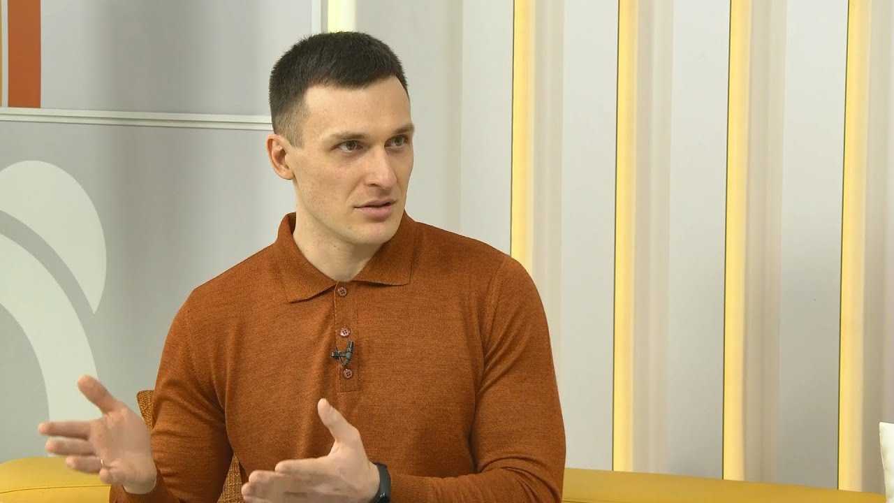 Можно ли принять работника на работу, если в его трудовой книжке нет записи об увольнении? - работа