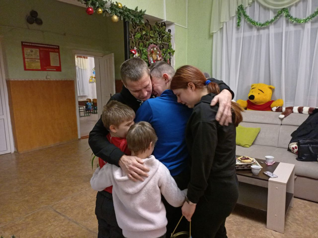 Михаил зыкин и группа компаний "лайт" помогли юным жителям кировской области воссоединиться с их подарками